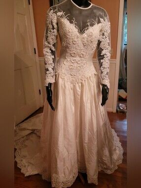 Vintage 1980-90s Oleg Cassini Sz 4 Off White  Beaded Lace Train Wedding Gown